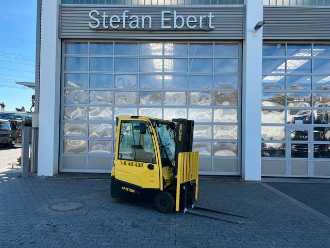 Chariot élévateur d'occasion HYSTER 4.6m / SS ELEKTRO VIERRADFRONTSTAPLER (13044740) backdrop