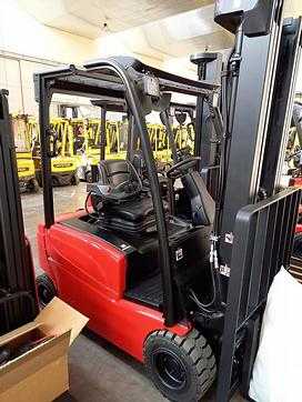 Chariot élévateur d'occasion HYSTER J1.6XN ELEKTRO VIERRADFRONTSTAPLER (12641680)