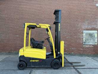 Chariot élévateur d'occasion HYSTER J1.8XN LWB ELEKTRO VIERRADFRONTSTAPLER (13072166)