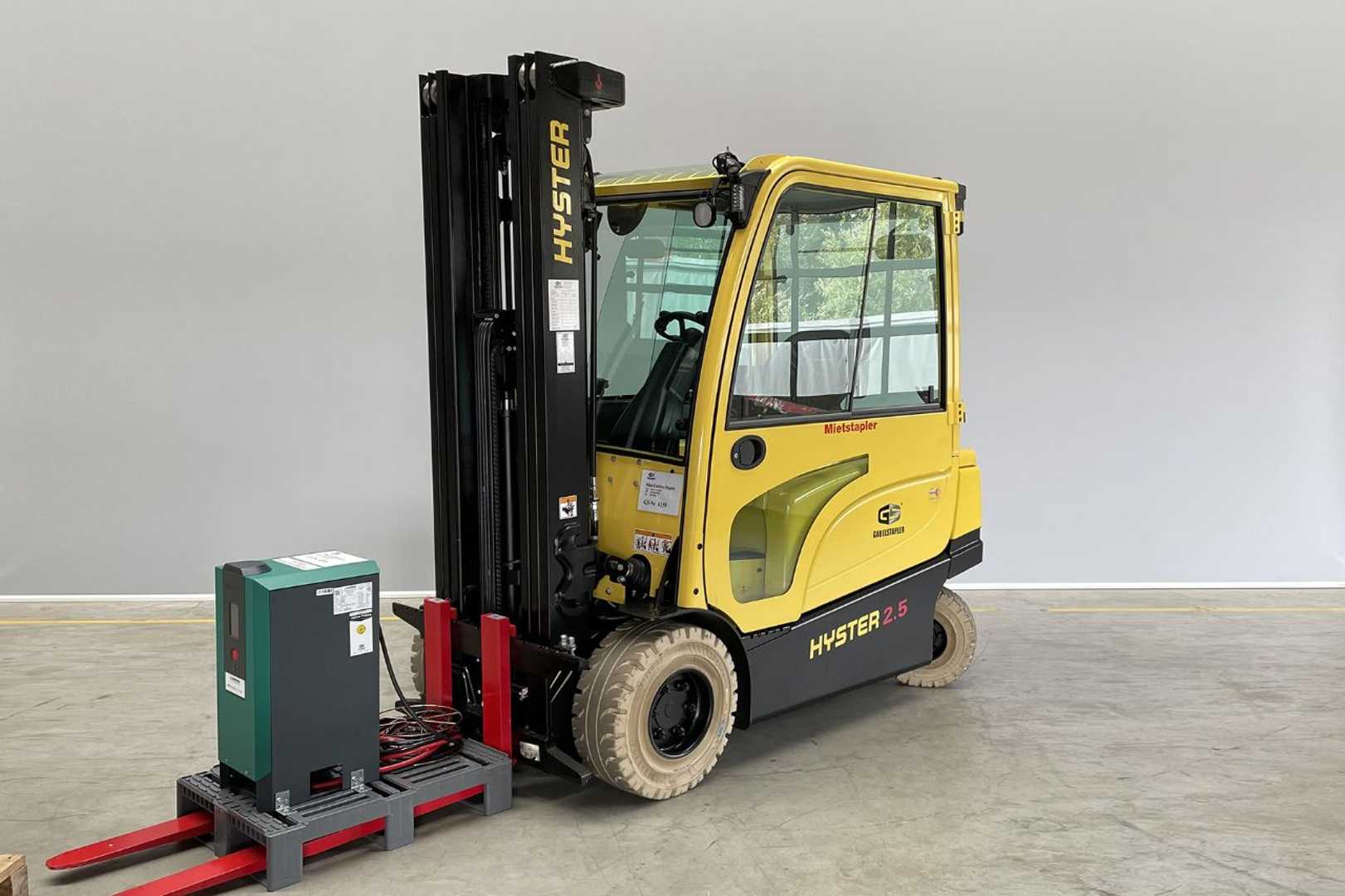 Chariot élévateur d'occasion HYSTER J2.50XN ELEKTRO VIERRADFRONTSTAPLER (13063530)
