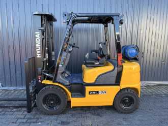 Chariot élévateur d'occasion HYUNDAI 25L-7A GAS VIERRADFRONTSTAPLER (13028743)