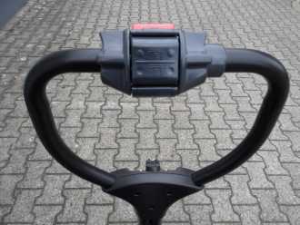 Chariot élévateur d'occasion JUNGHEINRICH AntOn PTL 1.5 mit Stützrädern - Neugerät! ELEKTRO NIEDERHUBWAGENDEICHSEL (13022488)