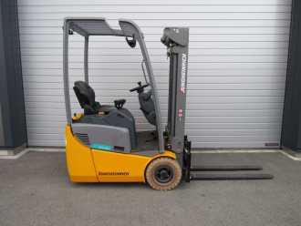 Chariot élévateur d'occasion JUNGHEINRICH EFG 110 ELEKTRO DREIRADFRONTSTAPLER (13076515)
