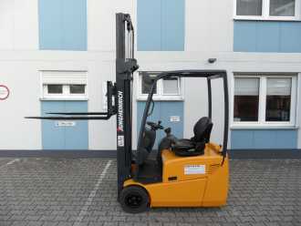 Chariot élévateur d'occasion JUNGHEINRICH EFG 115 - Freisichtmast ELEKTRO DREIRADFRONTSTAPLER (13072014)