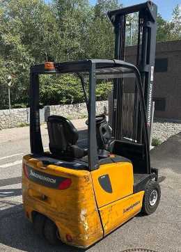 Chariot élévateur d'occasion JUNGHEINRICH EFG 213 ELEKTRO DREIRADFRONTSTAPLER (13064174)