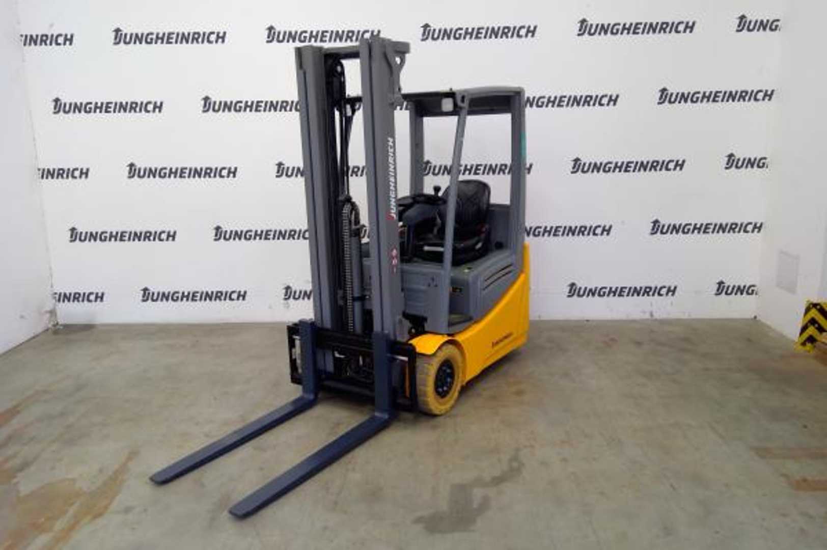 Chariot élévateur d'occasion JUNGHEINRICH EFG 215 SP GE 115-500 DZ ELEKTRO VIERRADFRONTSTAPLER (12969954)