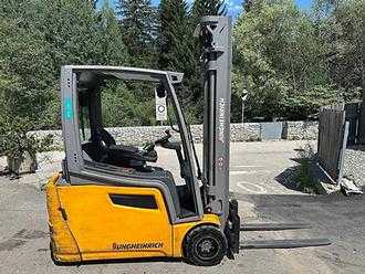 Chariot élévateur d'occasion JUNGHEINRICH EFG 220 - 400ZT ELEKTRO DREIRADFRONTSTAPLER (13076944)