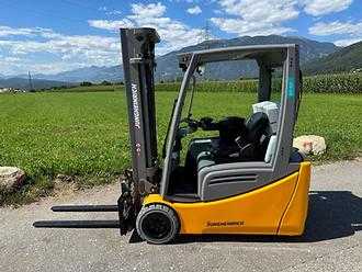Chariot élévateur d'occasion JUNGHEINRICH EFG 220 - 500DZ  *NEU*NEW* ELEKTRO DREIRADFRONTSTAPLER (13067282)