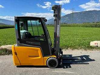 Chariot élévateur d'occasion JUNGHEINRICH EFG 220 - 550DZ  *NEU*NEW* ELEKTRO DREIRADFRONTSTAPLER (13067266)