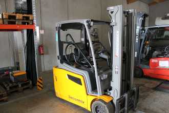 Chariot élévateur d'occasion JUNGHEINRICH EFG 220 G 115 330ZZ ELEKTRO DREIRADFRONTSTAPLER (12981404)