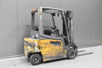 Chariot élévateur d'occasion JUNGHEINRICH EFG 320 /58565/ ELEKTRO VIERRADFRONTSTAPLER (13064975)