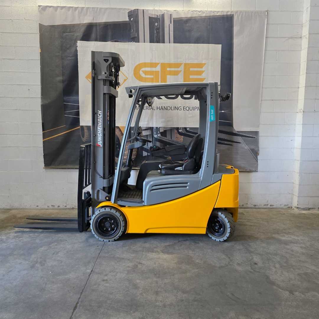 Chariot élévateur d'occasion JUNGHEINRICH EFG 320 GE100-550DZ ELEKTRO VIERRADFRONTSTAPLER (13059555)
