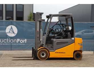 Chariot élévateur d'occasion JUNGHEINRICH EFG 425S ELEKTRO VIERRADFRONTSTAPLER (13032242) backdrop