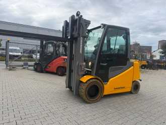 Chariot élévateur d'occasion JUNGHEINRICH EFG 550 Baujahr 2017/ Stunden 3918 HH 4850 ELEKTRO VIERRADFRONTSTAPLER (13065440)