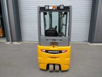Chariot élévateur d'occasion JUNGHEINRICH EFG215 ELEKTRO DREIRADFRONTSTAPLER (13076497)