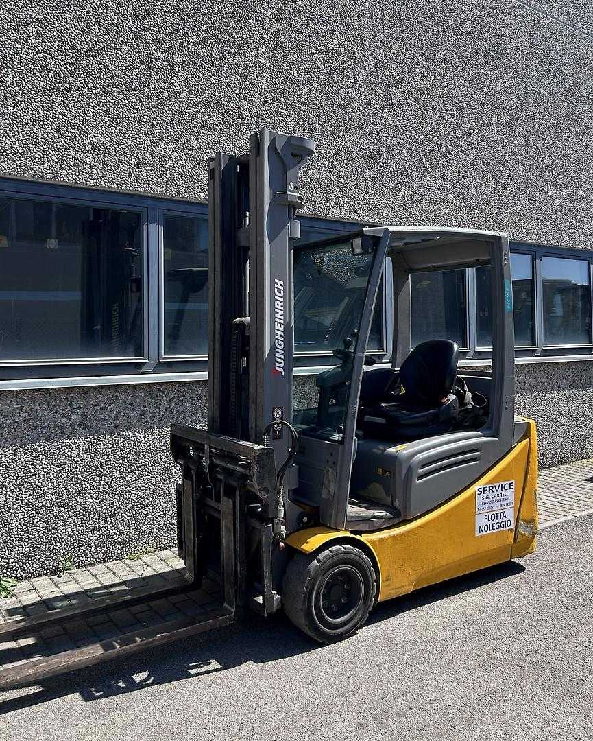 Chariot élévateur d'occasion JUNGHEINRICH EFG220 ELEKTRO DREIRADFRONTSTAPLER (13044127)
