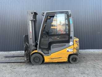 Chariot élévateur d'occasion JUNGHEINRICH EFG425k ELEKTRO VIERRADFRONTSTAPLER (13073445)
