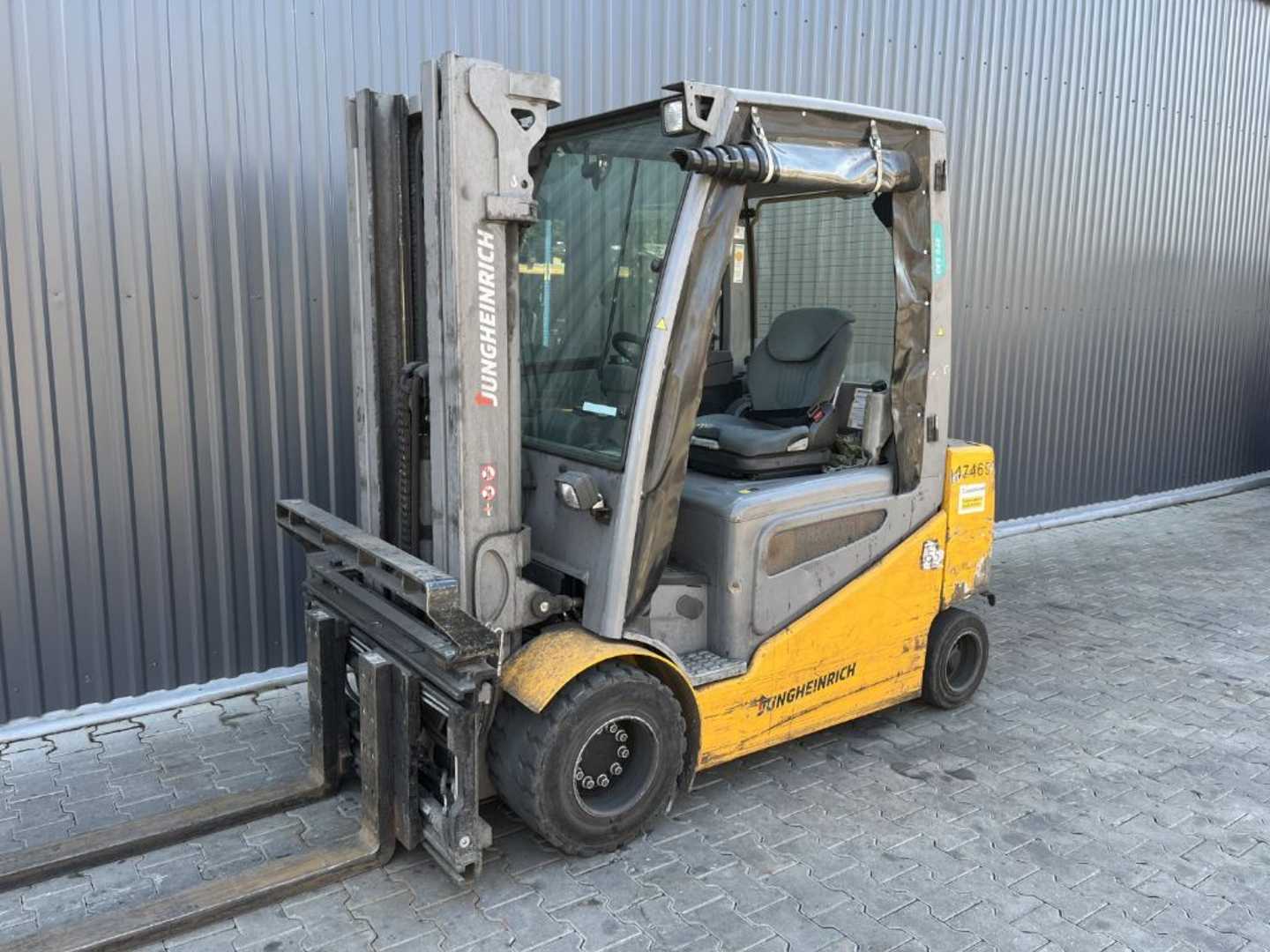 Chariot élévateur d'occasion JUNGHEINRICH EFGS30 ELEKTRO VIERRADFRONTSTAPLER (13044995)