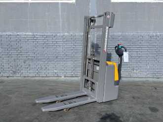 Chariot élévateur d'occasion JUNGHEINRICH EJC 112RK Rampenhub Baujahr 2018 Hubhöhe 2,9M ELEKTRO HOCHHUBWAGENDEICHSEL (13074928) backdrop