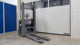 Chariot élévateur d'occasion JUNGHEINRICH EJC 216z 115 240 ZT ELEKTRO HOCHHUBWAGENDEICHSEL (13070493)