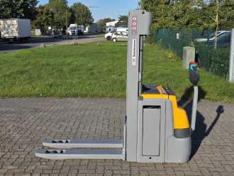 Chariot élévateur d'occasion JUNGHEINRICH EJC214z ELEKTRO HOCHHUBWAGENDEICHSEL (13072159)