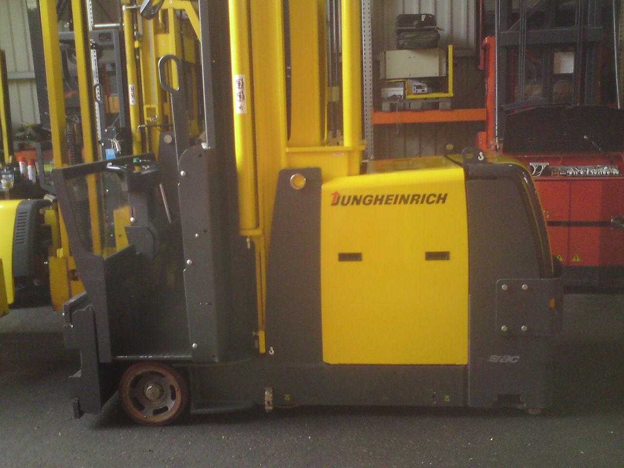Chariot élévateur d'occasion JUNGHEINRICH EKX513 / Mastschwenkgabel / ILF ELEKTRO HOCHREGALKOMMISSIONIERER (12196174)