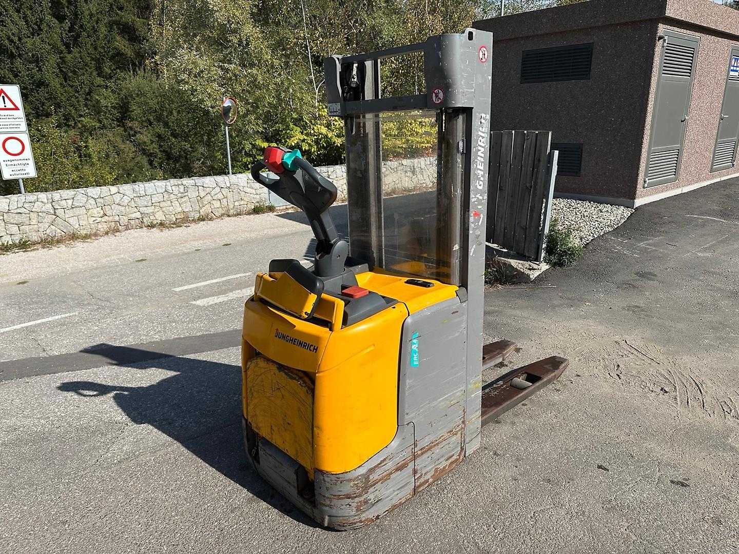Chariot élévateur d'occasion JUNGHEINRICH ERC 214 - 430DZ ELEKTRO HOCHHUBWAGENFAHRERSTAND (13071449)