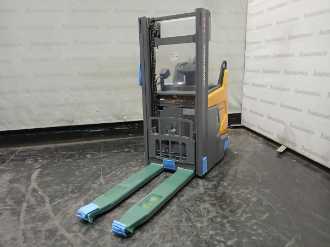 Chariot élévateur d'occasion JUNGHEINRICH ERC 214i FP 115 250 ZT ELEKTRO HOCHHUBWAGENFAHRERSTAND (13073187)