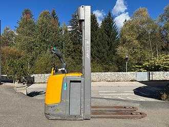 Chariot élévateur d'occasion JUNGHEINRICH ERC 214z - 360ZT ELEKTRO HOCHHUBWAGENFAHRERSTAND (13073731)