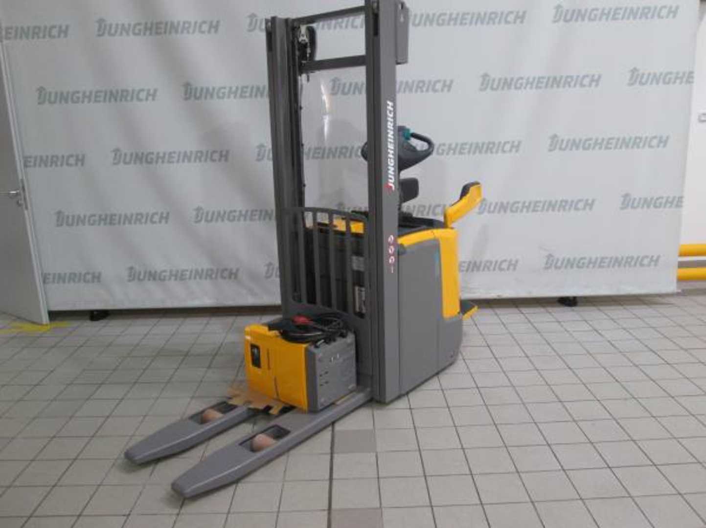 Chariot élévateur d'occasion JUNGHEINRICH ERC 216 G 115-310 ZT Li-Ion ELEKTRO HOCHHUBWAGENFAHRERSTAND (12948701)