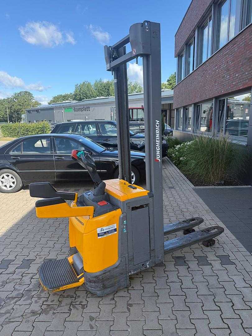 Chariot élévateur d'occasion JUNGHEINRICH ERC 216 z ELEKTRO HOCHHUBWAGENFAHRERSTAND (13053792)