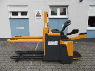 Chariot élévateur d'occasion JUNGHEINRICH ERD 220 - NEUE Batterie - Plattform klappbar ELEKTRO HOCHHUBWAGENDEICHSEL (13064902)