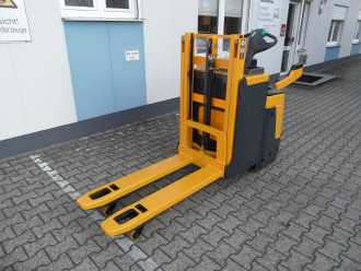 Chariot élévateur d'occasion JUNGHEINRICH ERD 220 - NEUE Batterie - Plattform klappbar ELEKTRO HOCHHUBWAGENDEICHSEL (13074486)