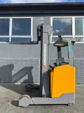 Chariot élévateur d'occasion JUNGHEINRICH ETV 320 Baujahr 2020 Hubhöhe 6200 stunden 5196 ELEKTRO SCHUBMASTSTAPLER (13031943)
