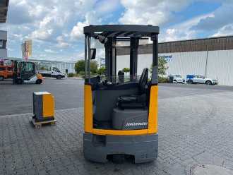 Chariot élévateur d'occasion JUNGHEINRICH ETV C16 / Triplex 5.72m / SS / nur 3.112h / 2016 DIESEL SCHUBMASTSTAPLER (13054136)