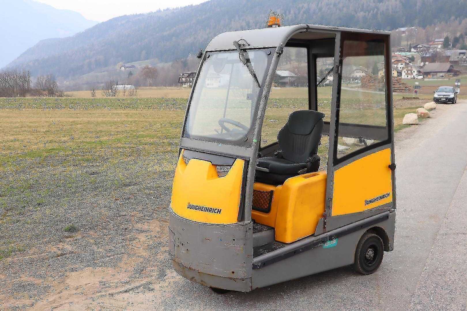 Chariot élévateur d'occasion JUNGHEINRICH EZS 590i ELEKTRO SCHLEPPER (13056792)