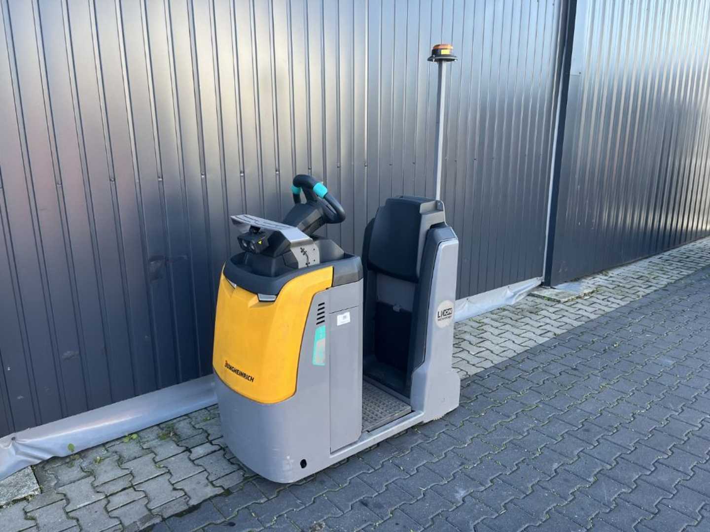 Chariot élévateur d'occasion JUNGHEINRICH EZS130 ELEKTRO SCHLEPPER (13071263)