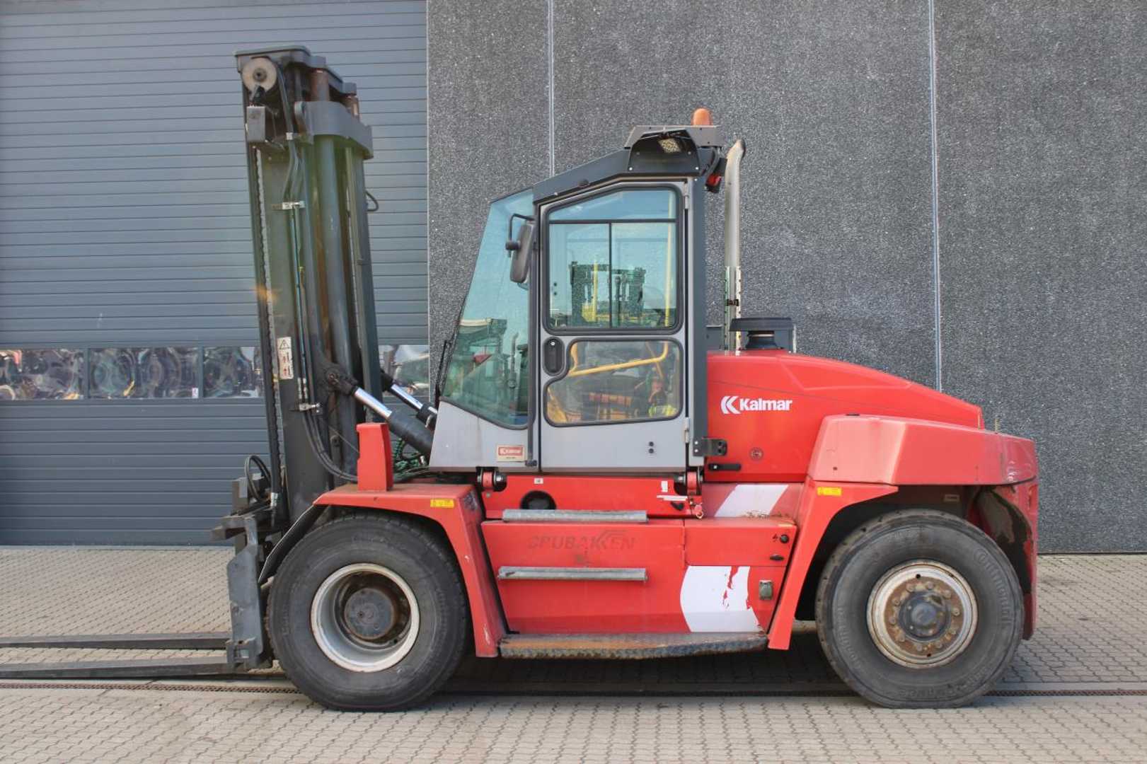 Chariot élévateur d'occasion KALMAR DCE100-6 DIESEL VIERRADFRONTSTAPLER (12959432)