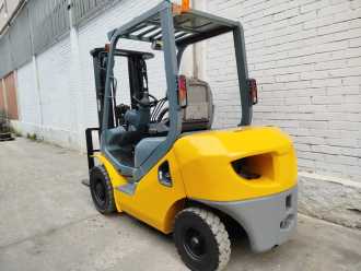 Chariot élévateur d'occasion KOMATSU D-FD25T-17 DIESEL VIERRADFRONTSTAPLER (13067326)