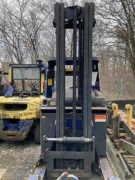 Chariot élévateur d'occasion KOMATSU FB16RW-1R ELEKTRO VIERRADFRONTSTAPLER (13068991) backdrop