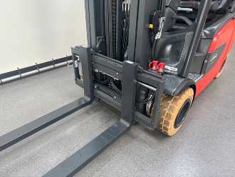 Chariot élévateur d'occasion LINDE 1251 E 20 PL-01 ELEKTRO VIERRADFRONTSTAPLER (13075848)