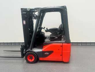 Chariot élévateur d'occasion LINDE 386 E 14-02 ELEKTRO VIERRADFRONTSTAPLER (13005192)