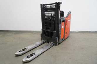 Chariot élévateur d'occasion LINDE D 12 SP 133 ELEKTRO HOCHHUBWAGENFAHRERSTAND (13032616)