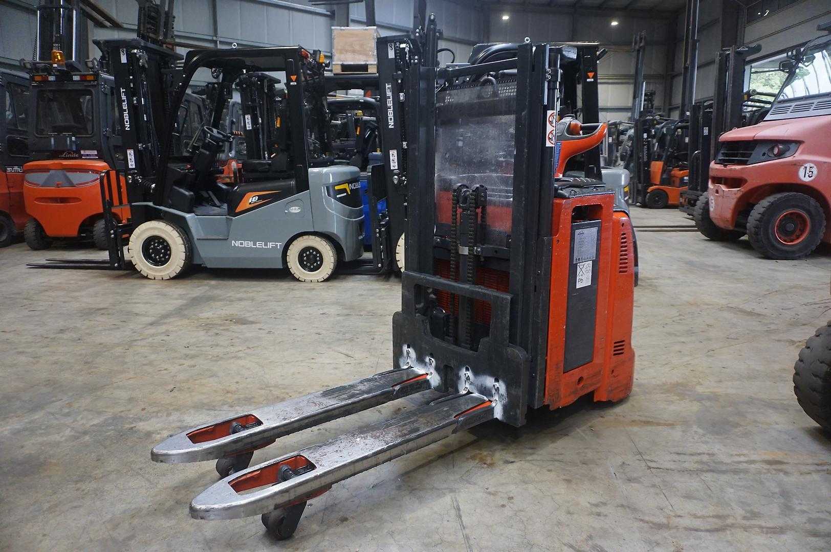 Chariot élévateur d'occasion LINDE D 12AP - 2021er - 712 Stunden ELEKTRO HOCHHUBWAGENFAHRERSTAND (13068007)