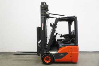 Chariot élévateur d'occasion LINDE E 12 EVO 386-02 ELEKTRO DREIRADFRONTSTAPLER (13033677)
