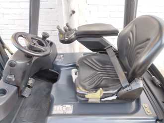 Chariot élévateur d'occasion LINDE E 14-01 ELEKTRO DREIRADFRONTSTAPLER (13067349)