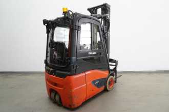 Chariot élévateur d'occasion LINDE E 14 EVO ION 386-02 ELEKTRO DREIRADFRONTSTAPLER (13039912)