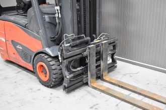Chariot élévateur d'occasion LINDE E 15 - 02 /58840/ ELEKTRO DREIRADFRONTSTAPLER (13066183)