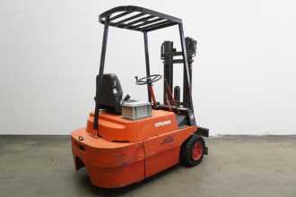 Chariot élévateur d'occasion LINDE E 15 323 ELEKTRO DREIRADFRONTSTAPLER (13059497)