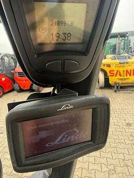 Chariot élévateur d'occasion LINDE E 16 -02 ELEKTRO DREIRADFRONTSTAPLER (13064789)